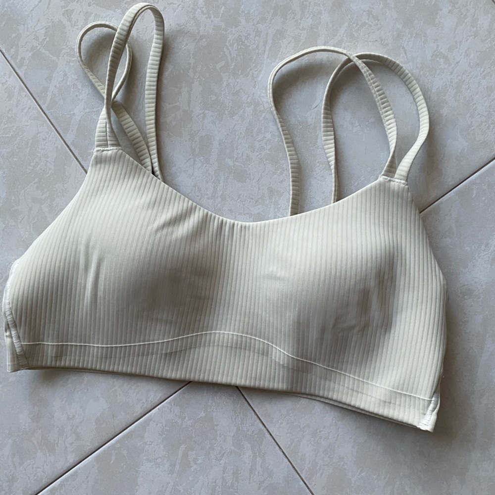 Size 4 ribbed like a cloud lululemon sports bra